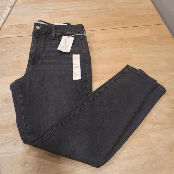 Women's Plus Size High-Rise Boyfriend Jeans - Universal Thread Black Wash 8 - Picture 16 of 16